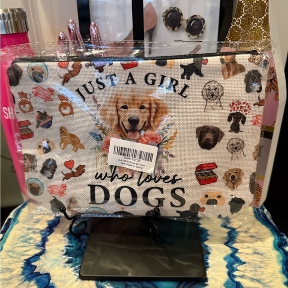 Makeup Bag for Dog Lovers NWT “Just a Girl Who Loves Dogs” 9.1 x 7.1 Waterproof - Picture 4 of 5